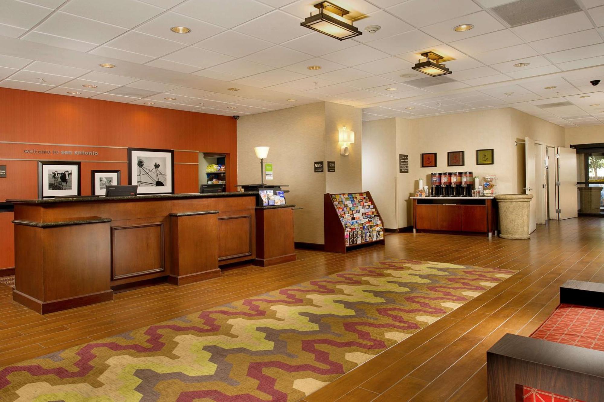 Hampton Inn And Suites San Antonio Airport Esterno foto